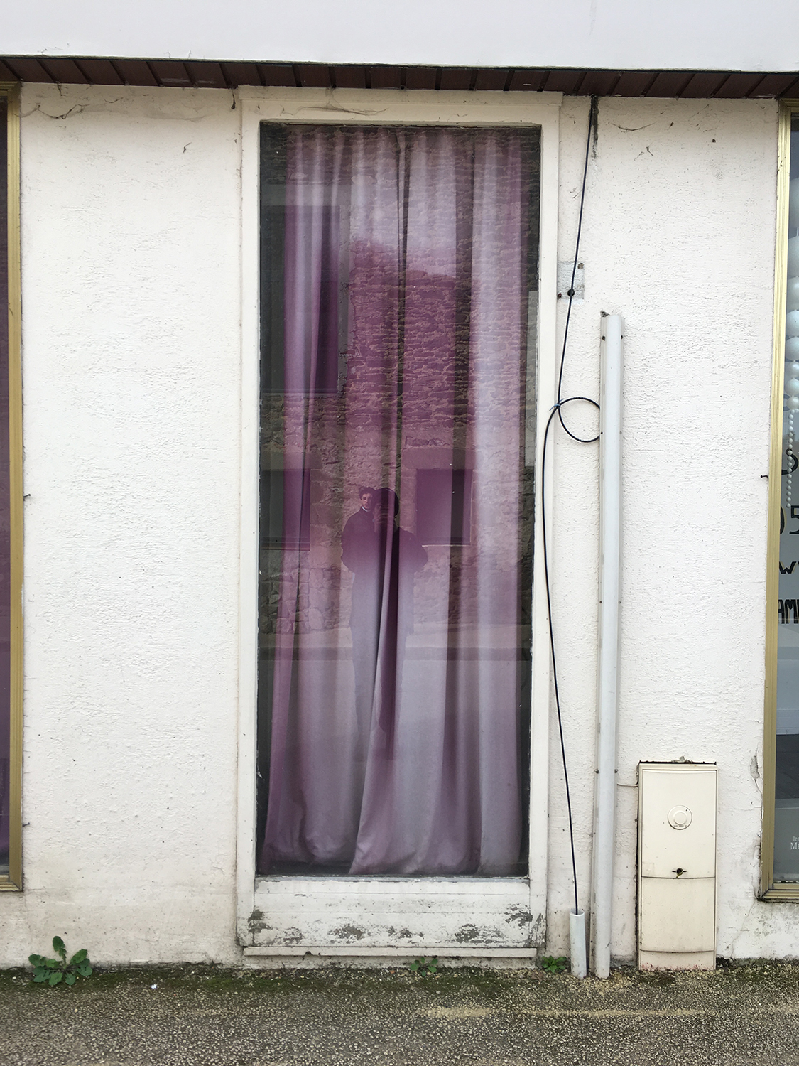 Rideau mauve - Clueless Objects